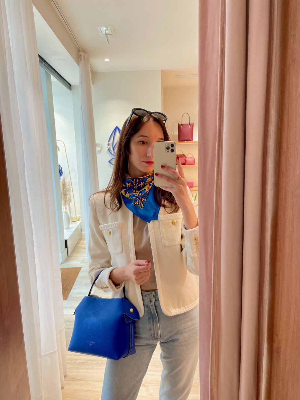 Fleuron Review medium Swann